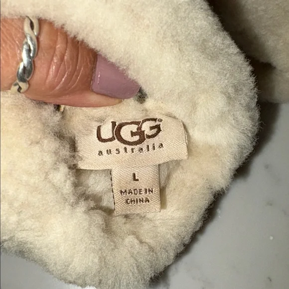 UGG Tan Shearling Lace-Up Gloves - Picture 4 of 5